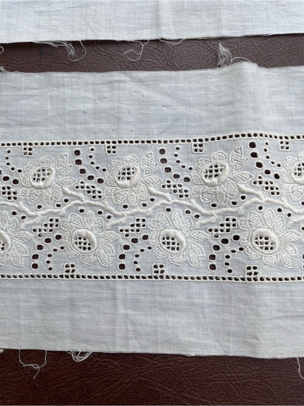 Vintage European 1930s 1940s Floral Eyelet Lace Trim Border